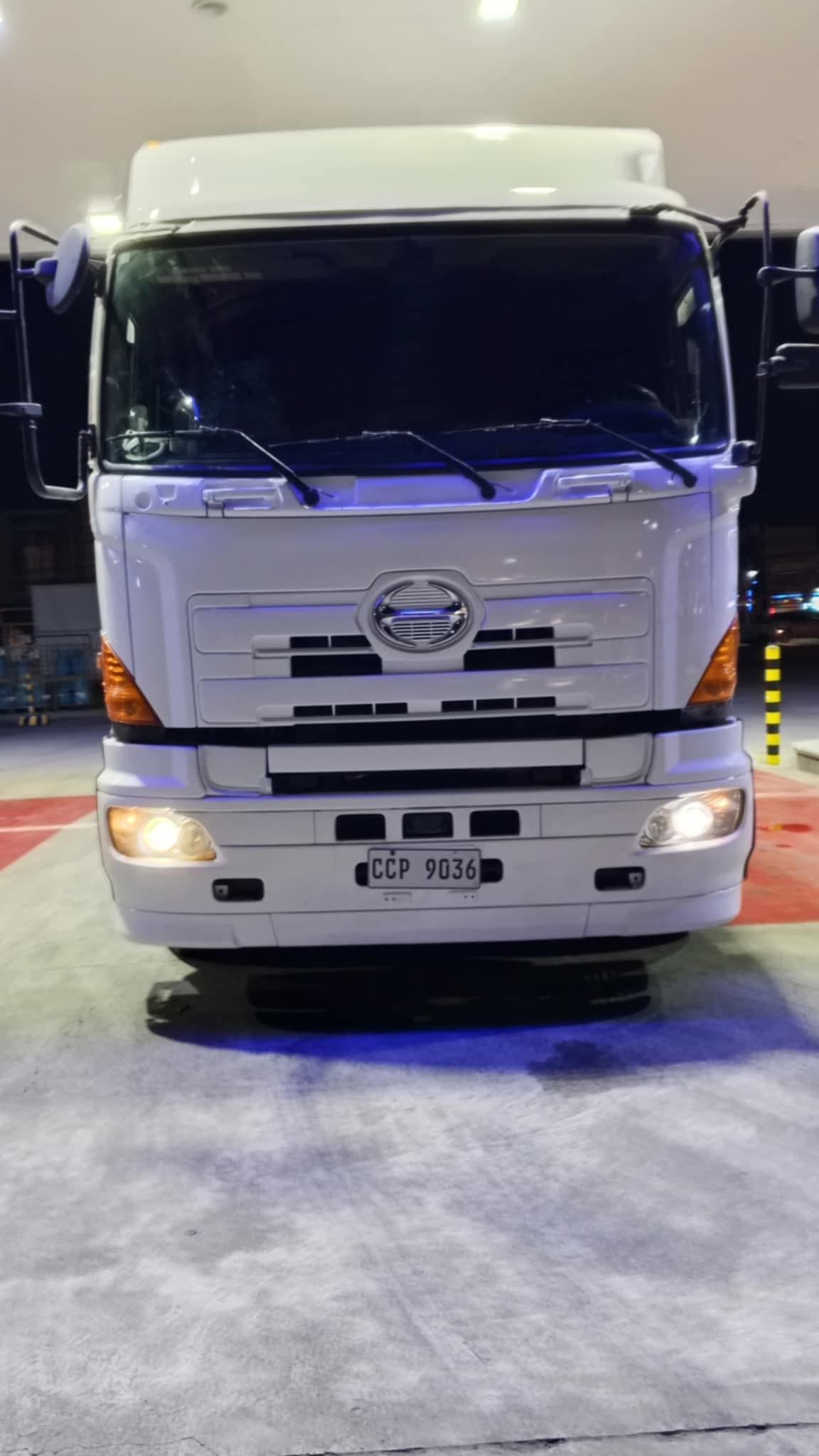 10-Wheeler Wing Van